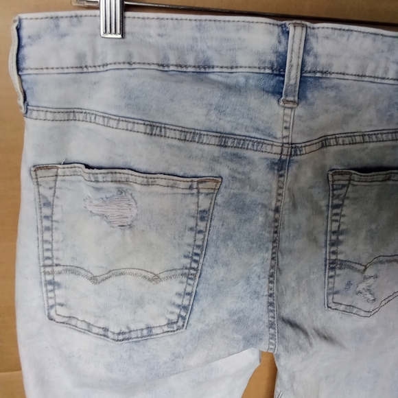 American Eagle Outfitters Ripped Style Light Wash Denim Jeans Extreme Flex - Picture 9 of 15